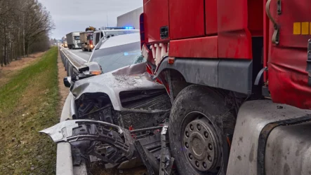 NHTSA Newsletter Provides Safety Tips for Sharing Road with Large Trucks