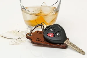 Car keys next to an alcoholic drink in broken glass. Our tenacious Kansas City drunk driving accident attorney is prepared to fight for full compensation in your personal injury case against an intoxicated driver.