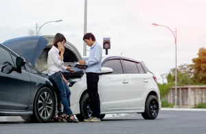 People exchanging information after a car accident. 